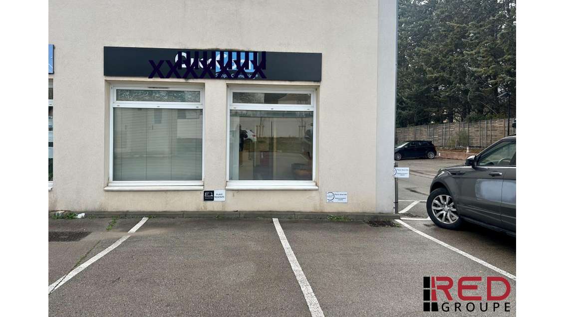 Local professionnel de 65m² à louer RDC à Eguilles