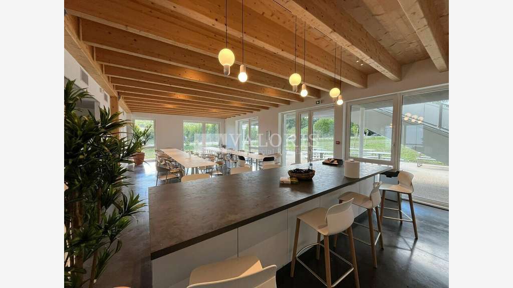 A louer bureaux neufs 142m² à Eguilles 