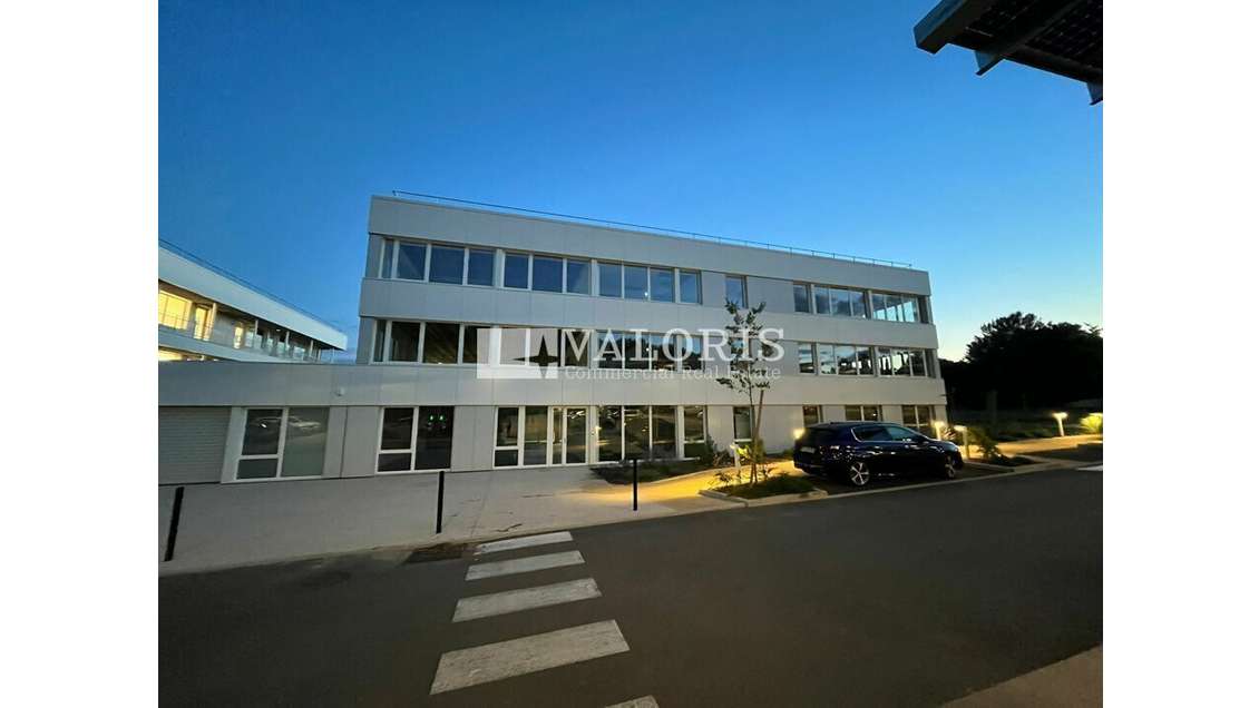 EGUILLES - BUREAUX à louer