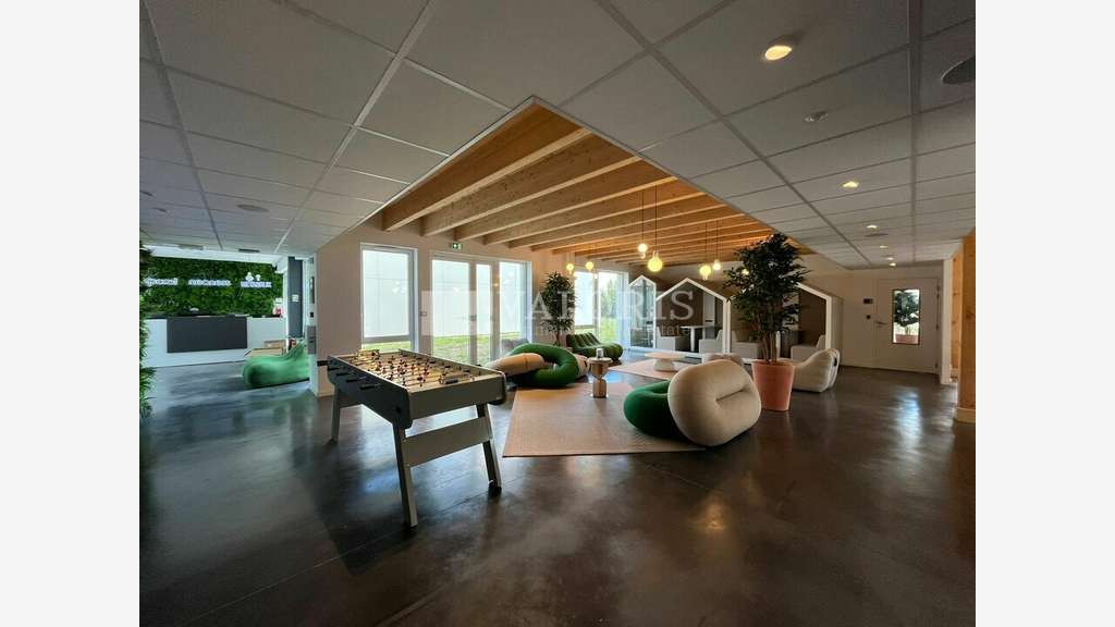 A louer bureaux neufs 142m² à Eguilles 