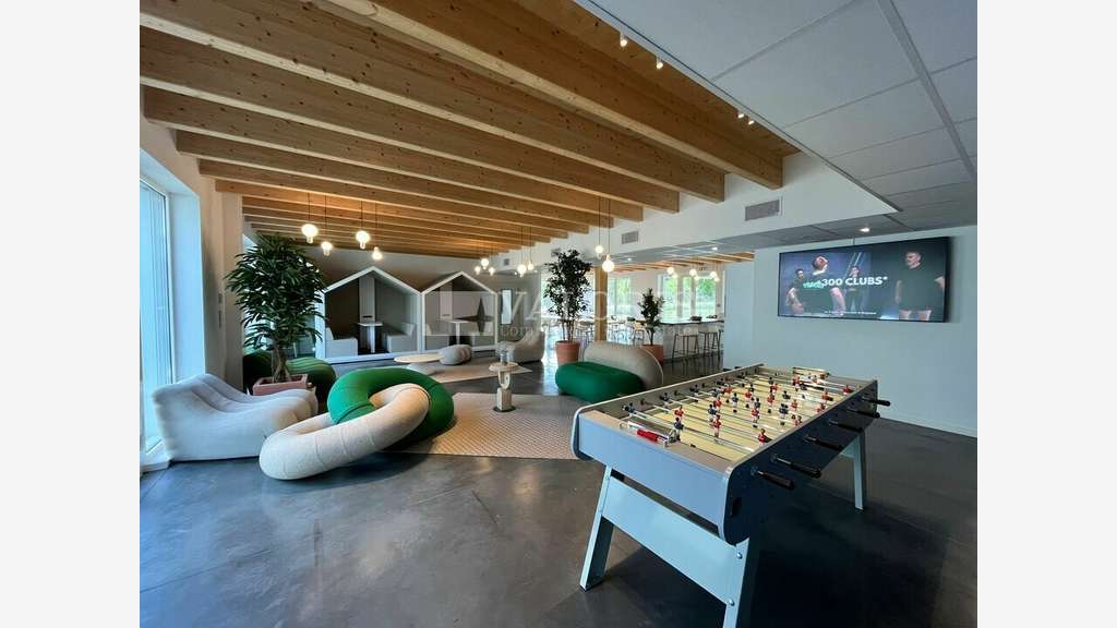 A louer bureaux neufs 142m² à Eguilles 