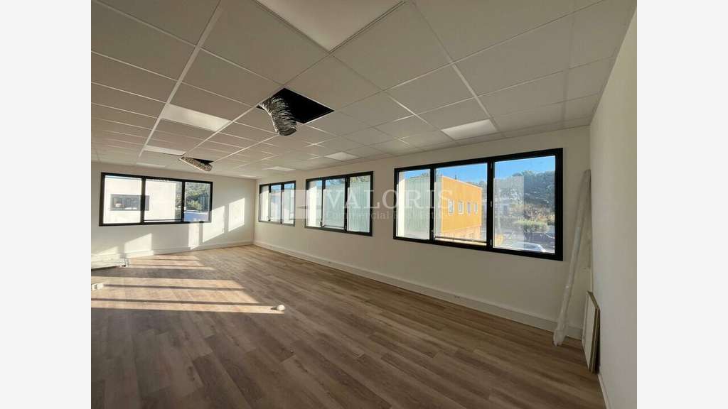 A louer bureaux 909m² ZAC des Jalassières Eguiles 