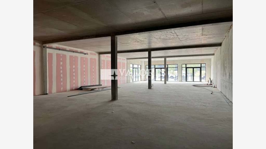 A louer bureaux 909m² ZAC des Jalassières Eguiles 