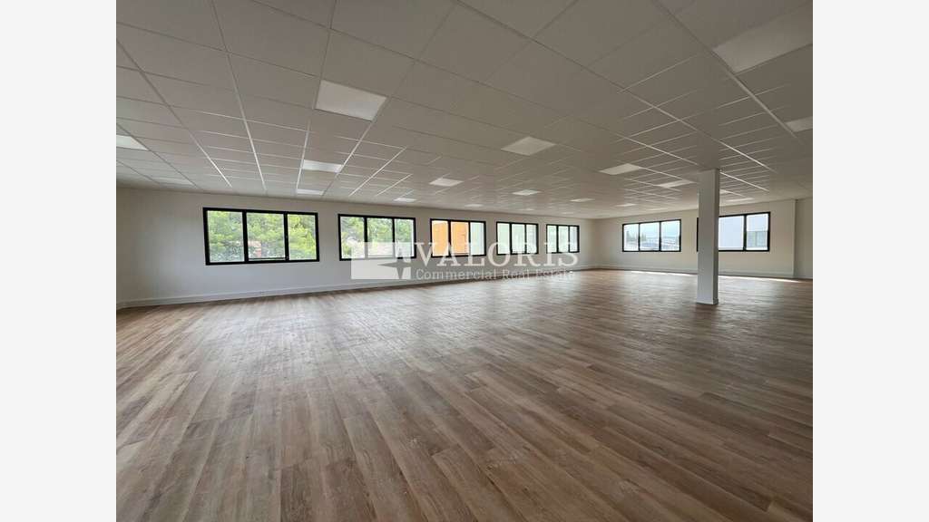 A louer bureaux 909m² ZAC des Jalassières Eguiles 