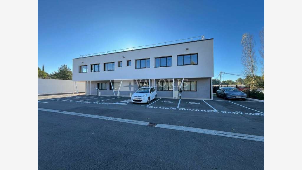 A louer bureaux 909m² ZAC des Jalassières Eguiles 