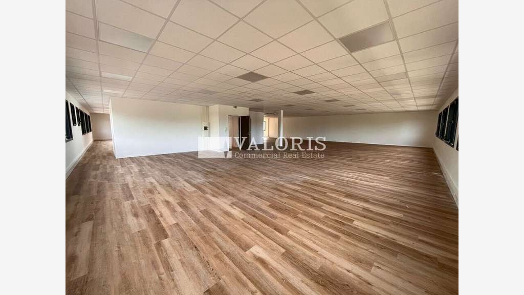 A louer bureaux 909m² ZAC des Jalassières Eguiles 