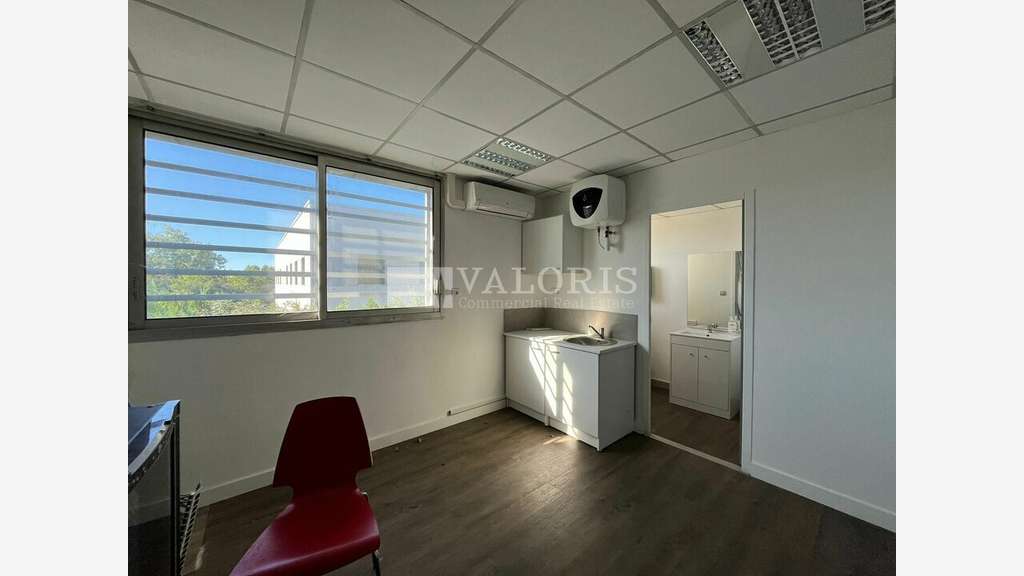 Bureaux 120m² à louer zone des Jalassières
