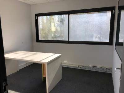 Immobilier Professionnel 106m² à louer à Éguilles