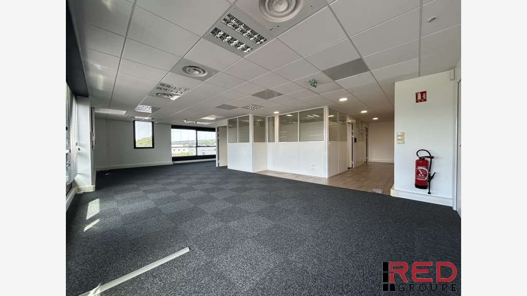 A louer bureau ou local pro 160m² PMR à Eguilles