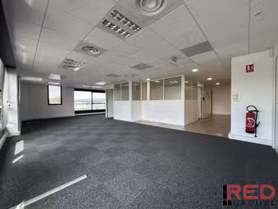 A louer bureau ou local pro 160m² PMR à Eguilles