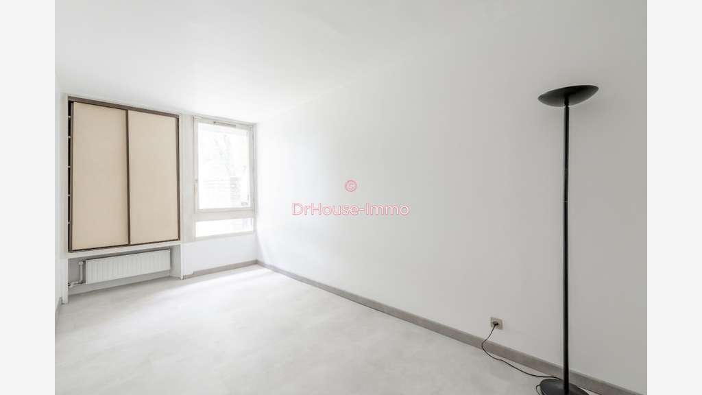 Bureau rénové de 20m² à louer à Élancourt