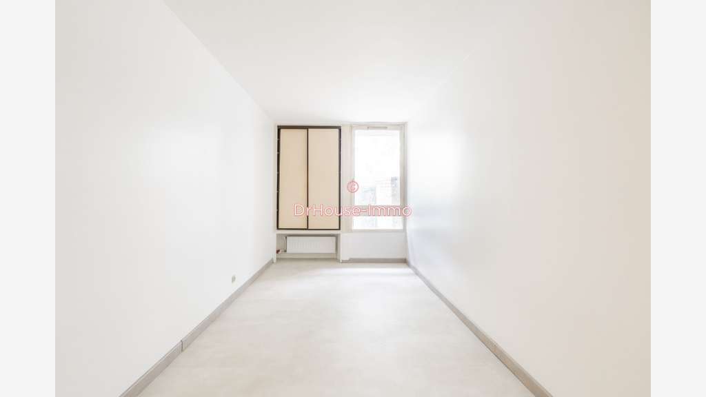 Bureau rénové de 20m² à louer à Élancourt