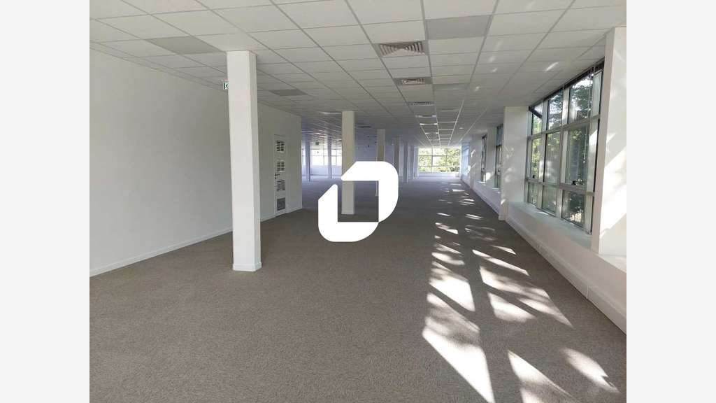 A louer Bureaux 964m² Elancourt