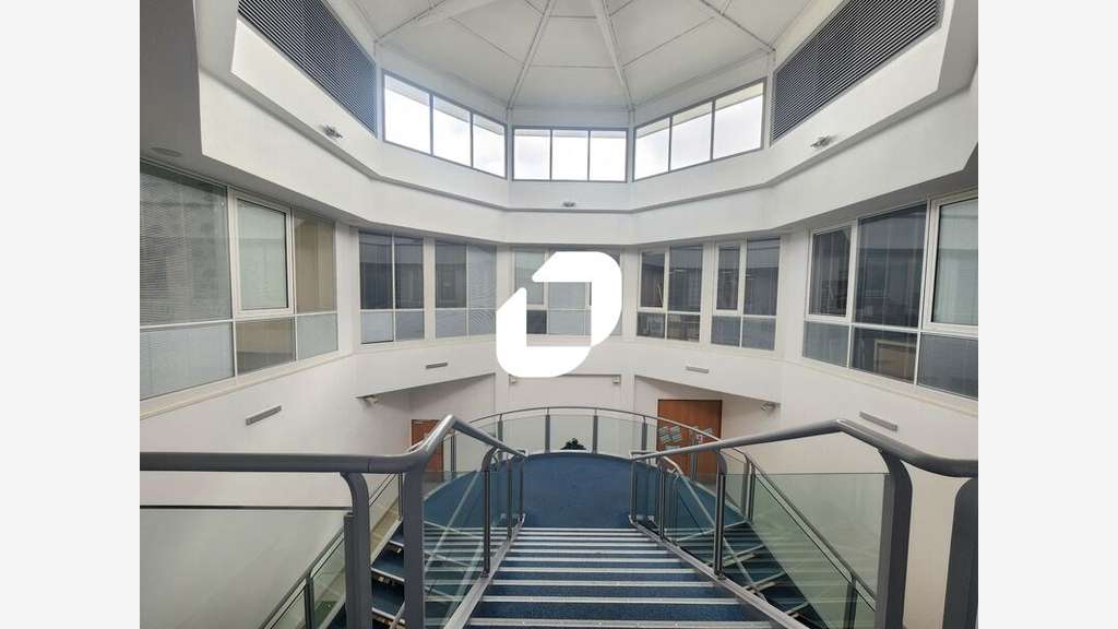 A louer Bureaux 415m² Elancourt