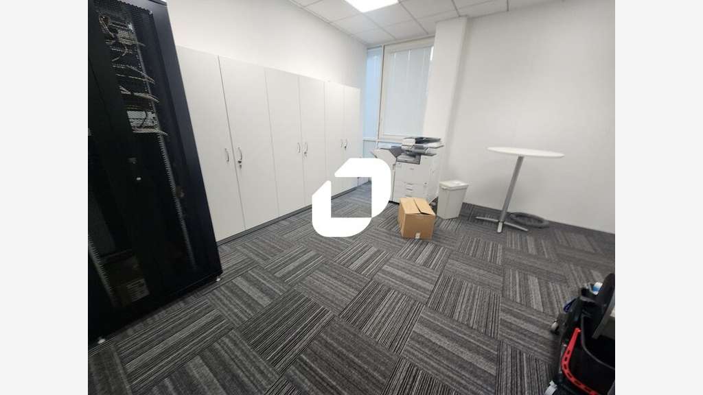 A louer Bureaux 415m² Elancourt