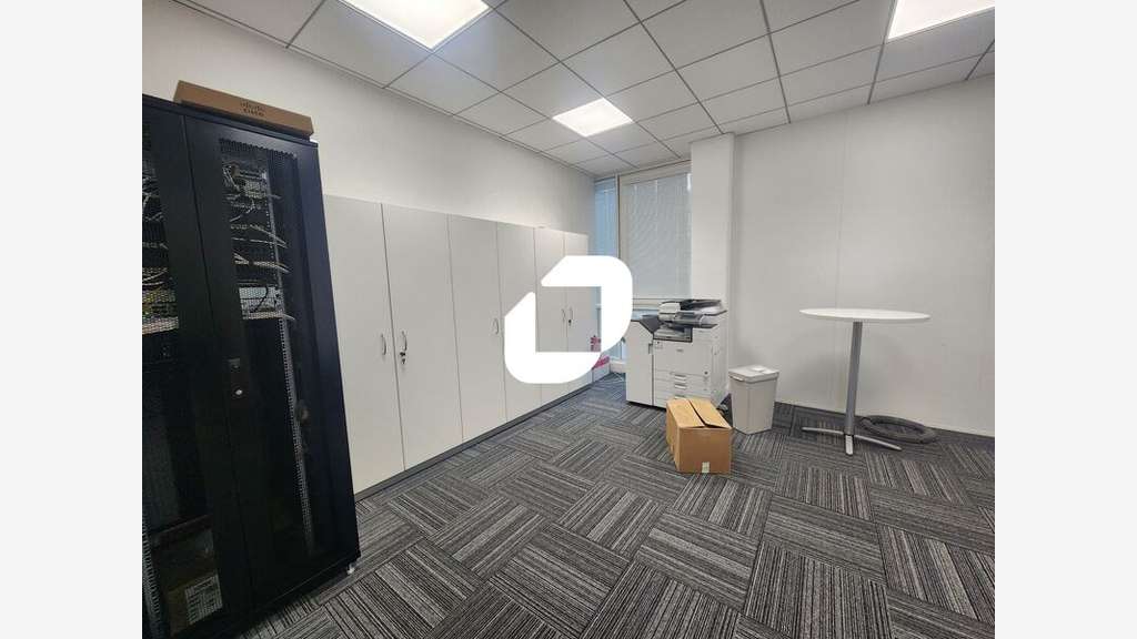 A louer Bureaux 415m² Elancourt
