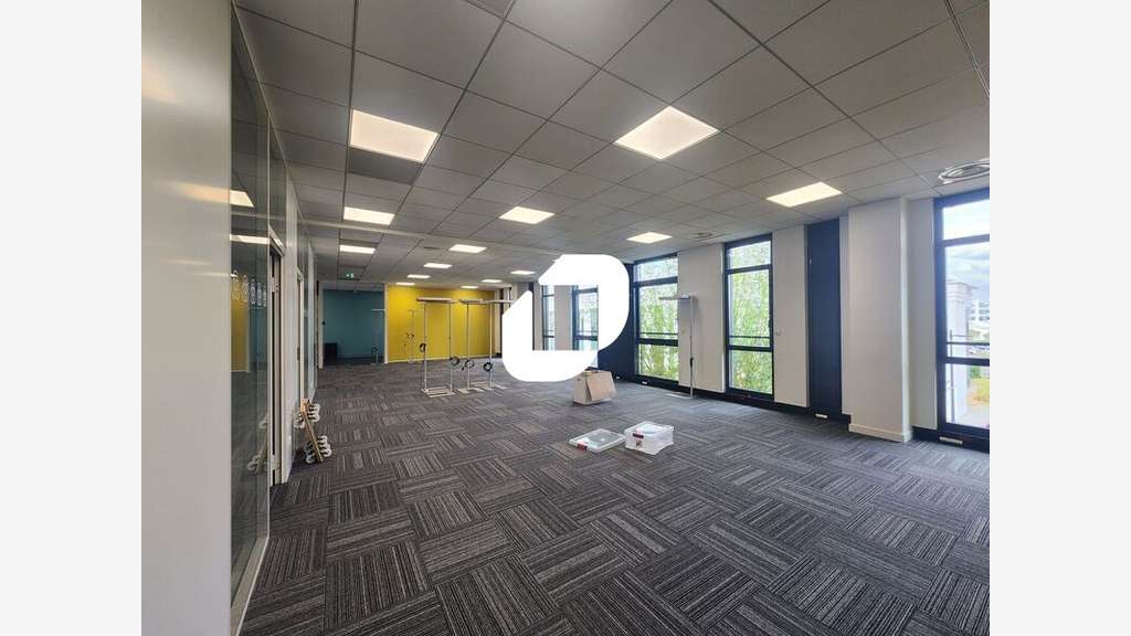 A louer Bureaux 415m² Elancourt