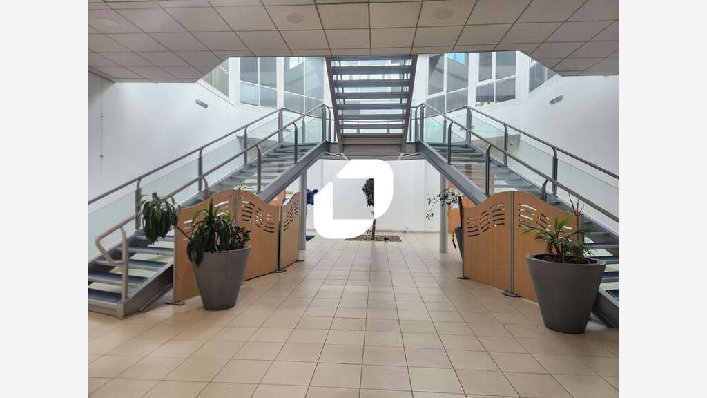 A louer Bureaux 415m² Elancourt