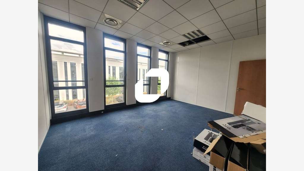 A louer Bureaux 196m² Elancourt