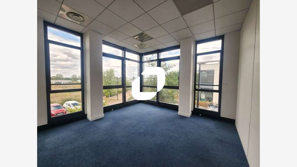 A louer Bureaux 196m² Elancourt