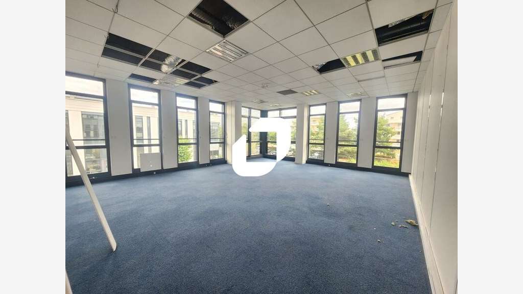 A louer Bureaux 196m² Elancourt