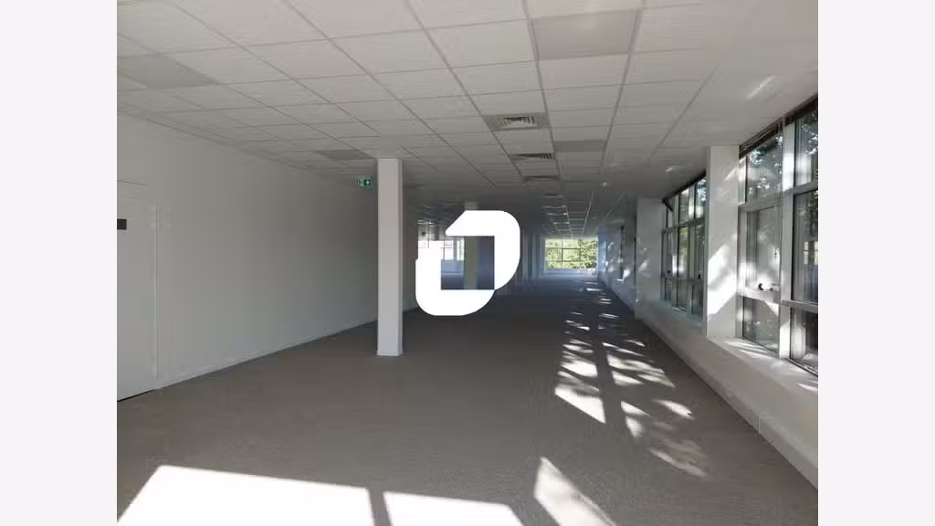 A louer Bureaux 964m² Elancourt