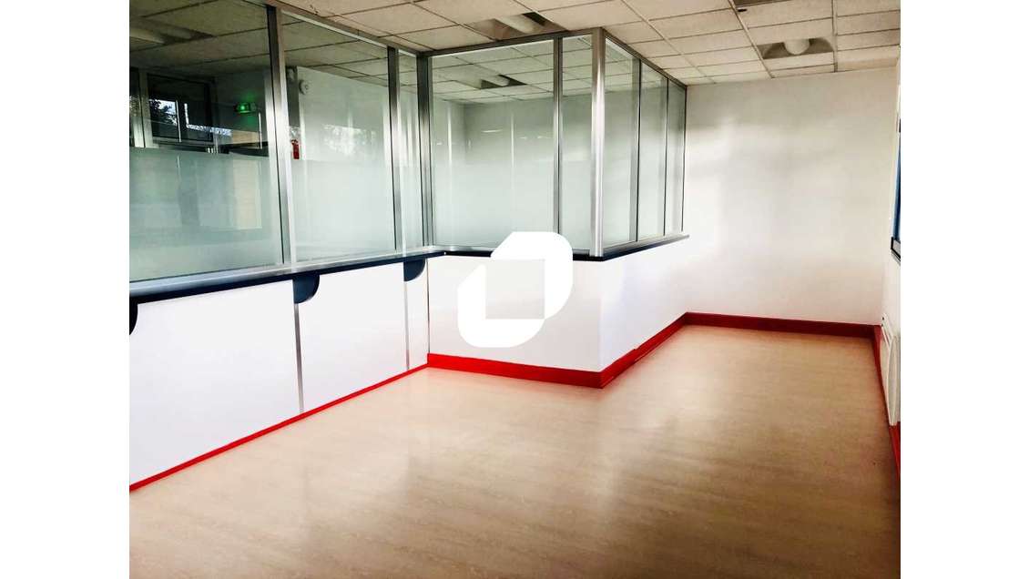 A louer Bureaux 30m² Emerainville