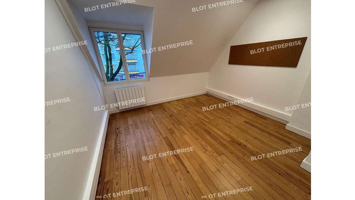 A louer bureaux 55m²à Lorient La Base