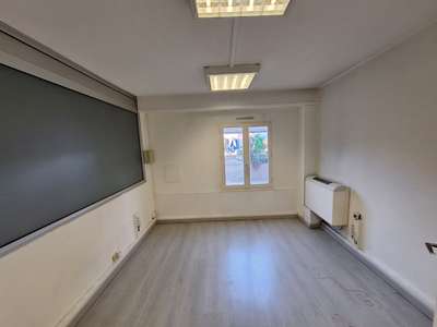 A louer bureaux 60m² excellente visibilité Fréjus