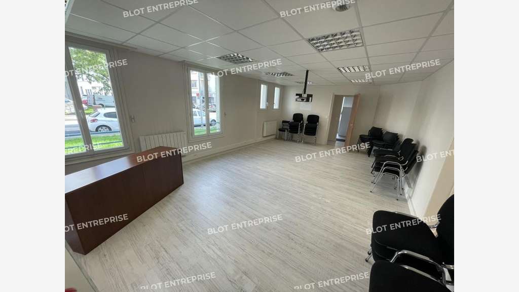 A louer bureaux rénovés 125m² à Lorient centre