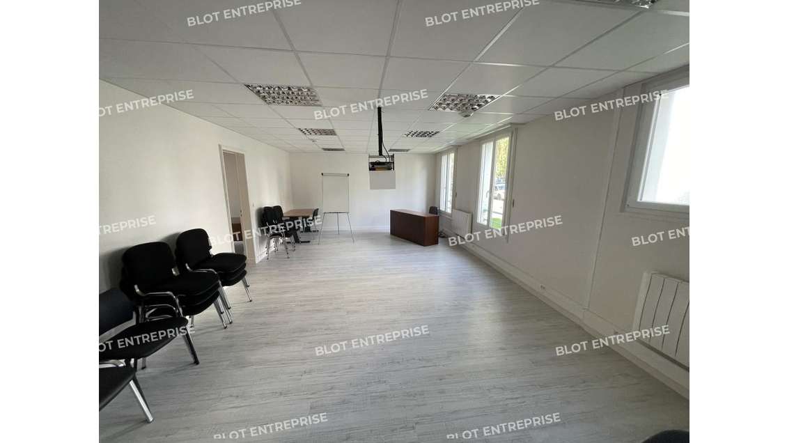 A louer bureaux rénovés 125m² à Lorient centre