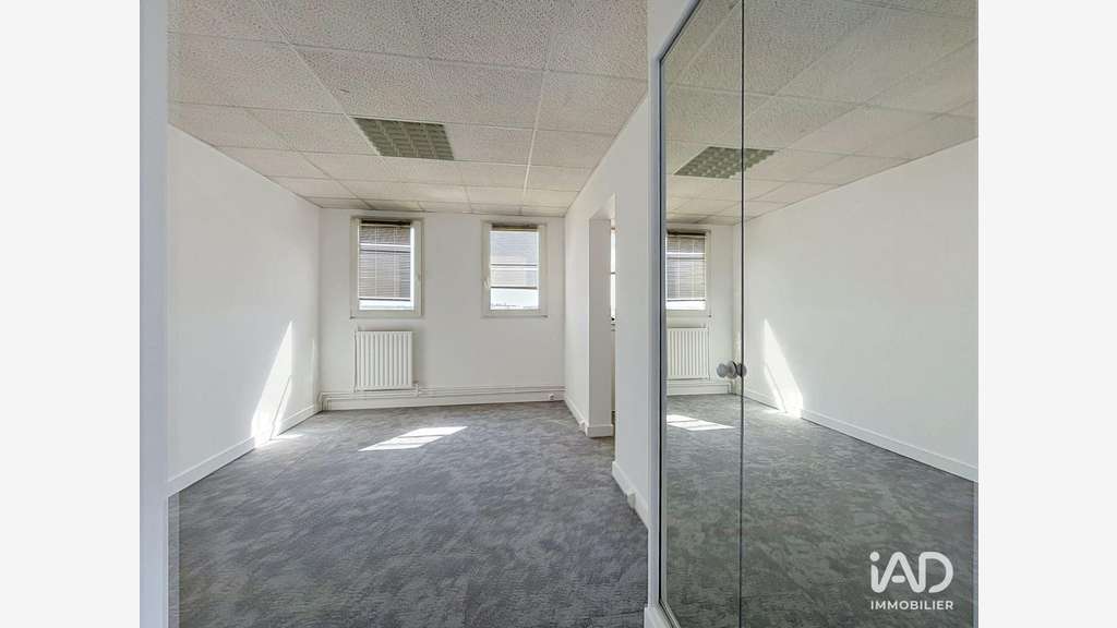 A louer bureaux lumineux R+2 à Buc