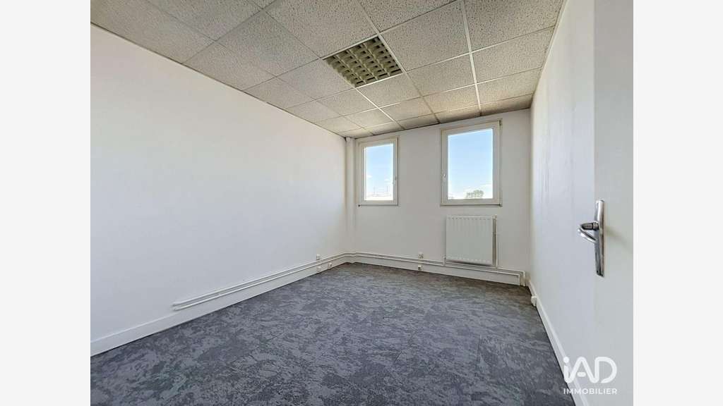 A louer bureaux lumineux R+2 à Buc