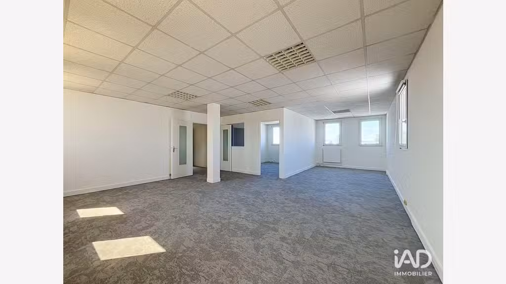 A louer bureaux lumineux R+2 à Buc