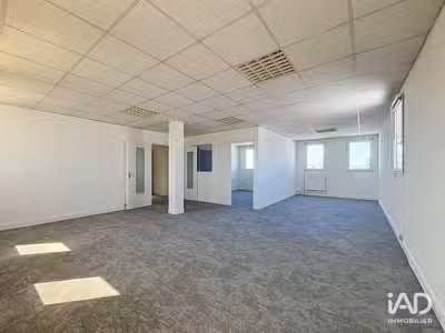 A louer bureaux lumineux R+2 à Buc