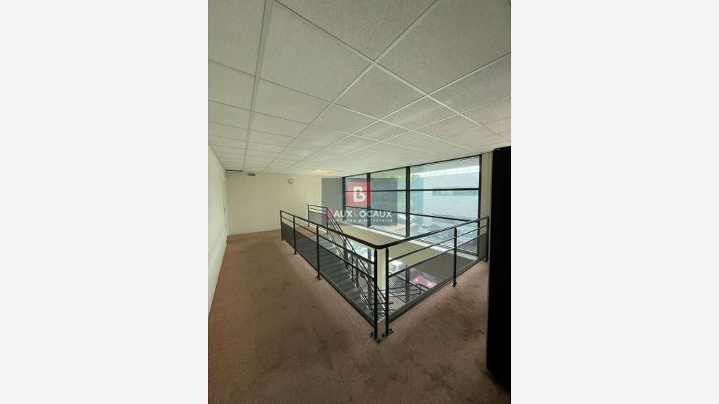 Bureaux 190m² à louer à Entraigues-sur-la-Sorgue