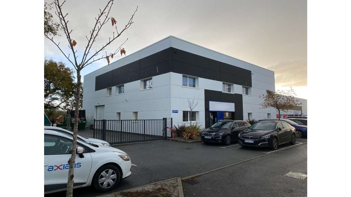 A louer bureaux + entrepôt 400m² à Auray 