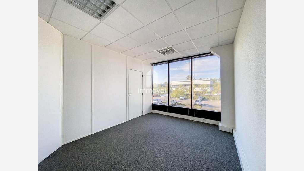 A louer bureaux 102m² R+1 à Entzheim