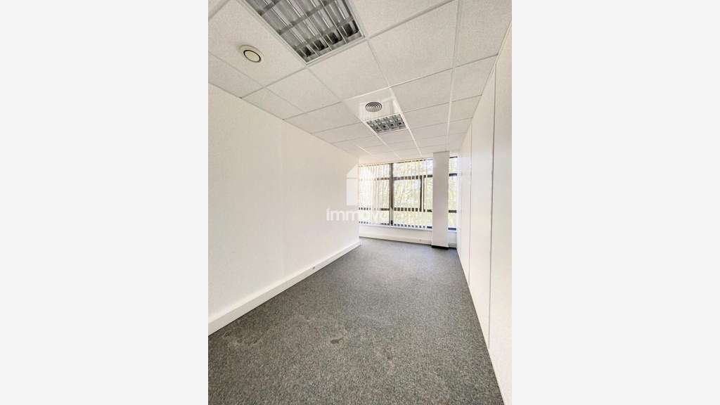 A louer bureaux 102m² R+1 à Entzheim