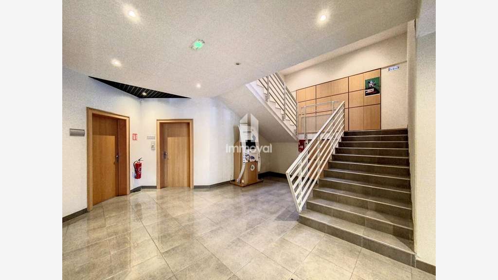 A louer bureaux 85m² R+1 vaste parking à Entzheim