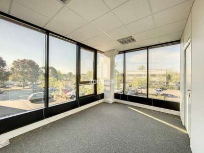 A louer bureaux 85m² R+1 vaste parking à Entzheim