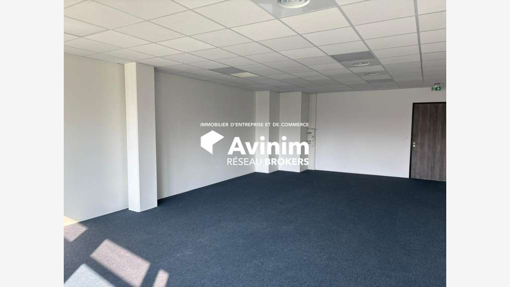Disponible à la location : plateau de bureaux 