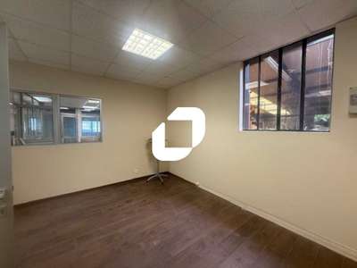 A louer Bureaux 400m² Eragny