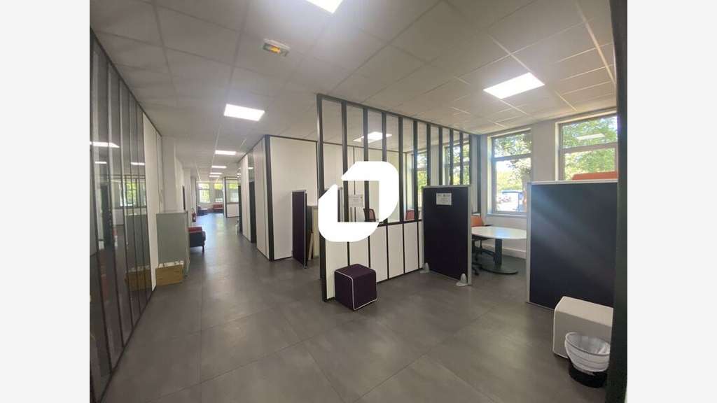 A louer Bureaux 420m² Eragny