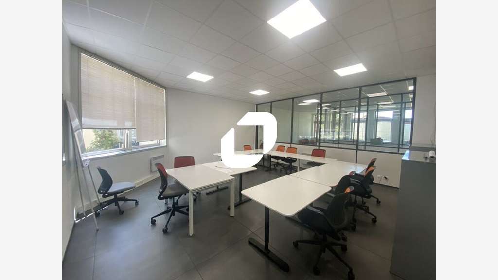 A louer Bureaux 420m² Eragny