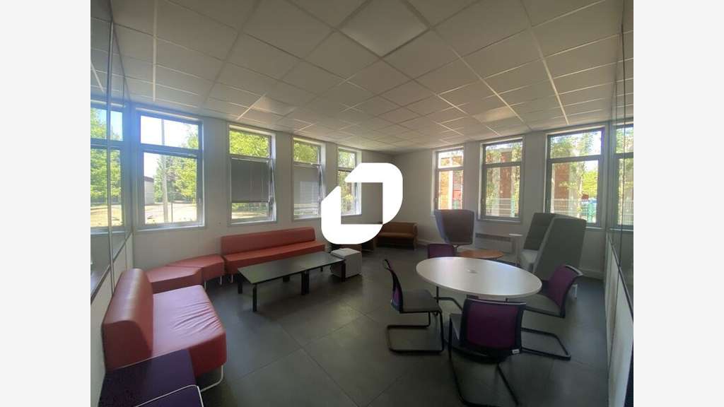 A louer Bureaux 420m² Eragny