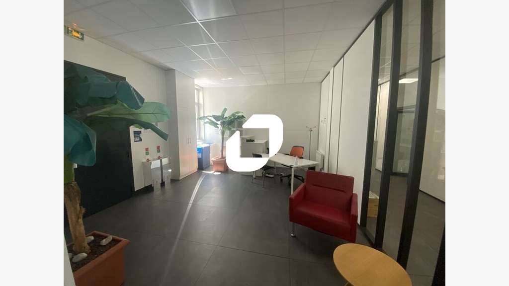 A louer Bureaux 420m² Eragny