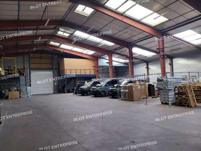 A louer bureaux 15m² à Ergue Gaberic RN 165