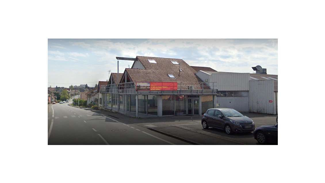 Ateliers et bureaux 868m² à louer à Essert