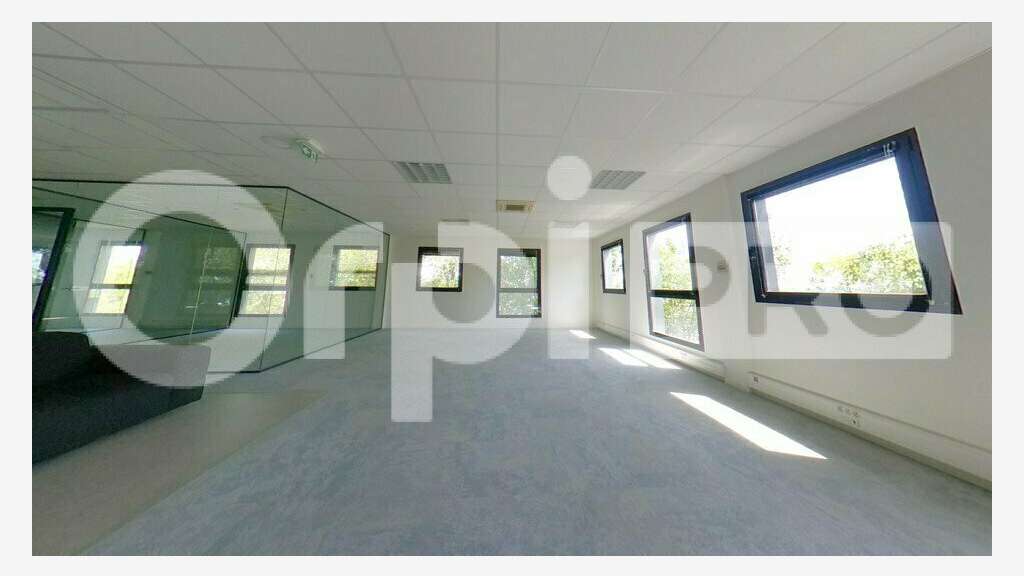 A Louer bureaux de 267m² Ester Technopole